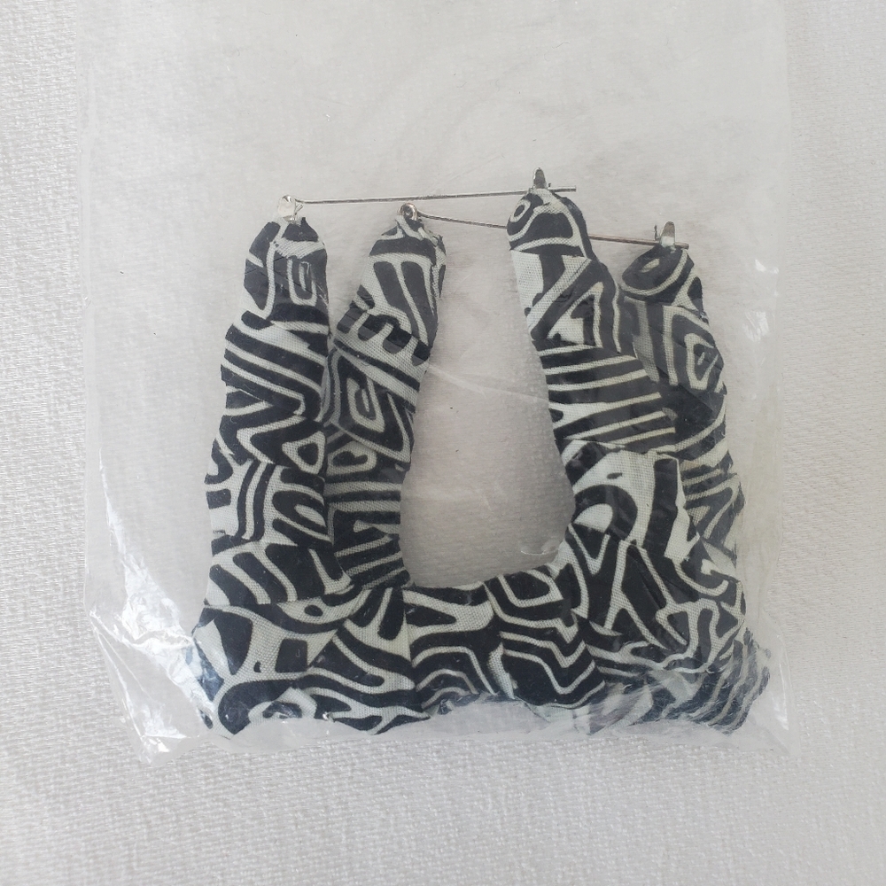 Two Earring Bundle - Picture 4 of 14